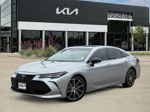Celestial Silver Metallic 2019 Toyota Avalon XLE Touring