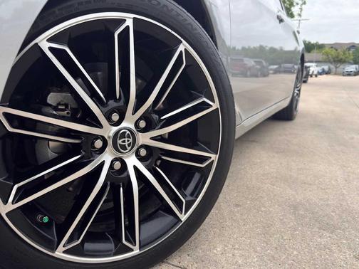 Celestial Silver Metallic 2019 Toyota Avalon XLE Touring