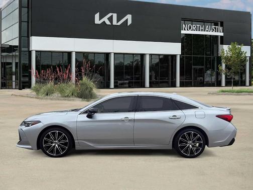Celestial Silver Metallic 2019 Toyota Avalon XLE Touring
