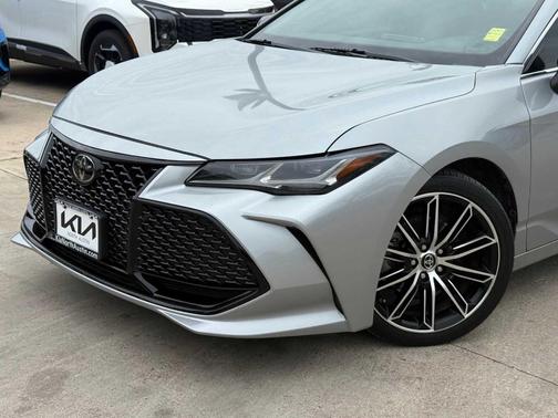 Celestial Silver Metallic 2019 Toyota Avalon XLE Touring
