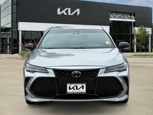 Celestial Silver Metallic 2019 Toyota Avalon XLE Touring