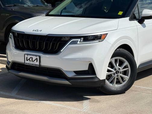 2024 Kia Carnival LX