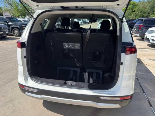 Snow White Pearl 2024 Kia Carnival LX