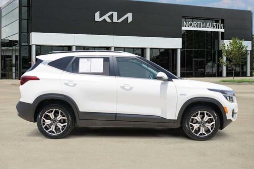 Snow White Pearl 2022 Kia Seltos EX