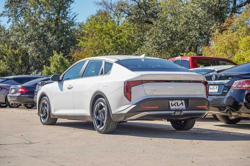 2025 Kia K4 EX