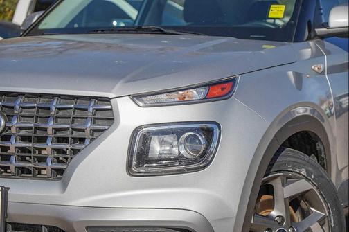 2022 Hyundai VENUE SEL