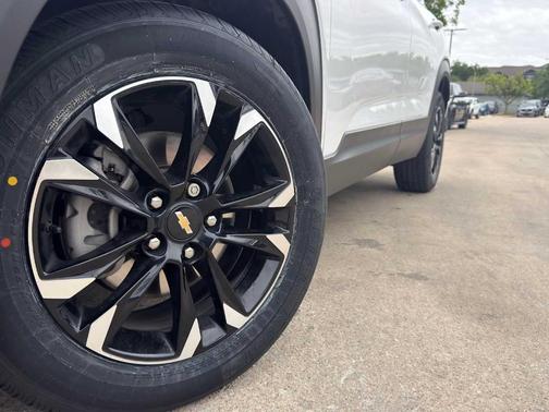 Summit White 2022 Chevrolet Trailblazer LT