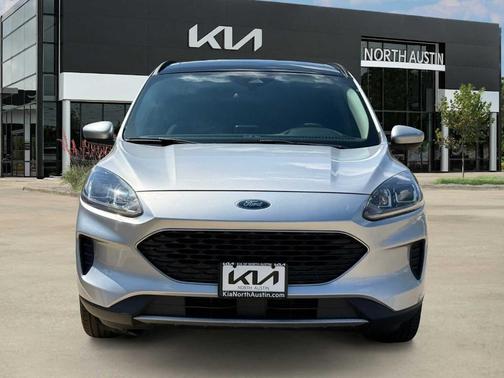 Ingot Silver Metallic 2020 Ford Escape SE