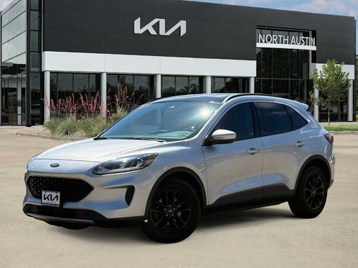 Ingot Silver Metallic 2020 Ford Escape SE
