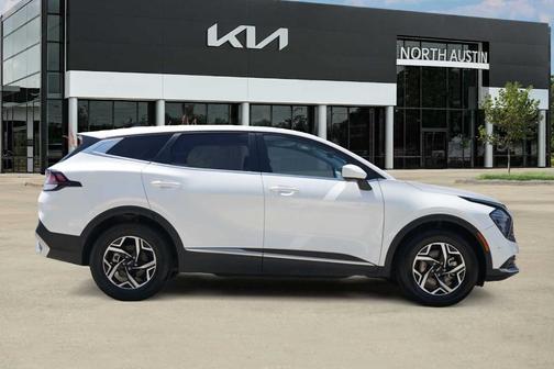 Snow White Pearl 2024 Kia Sportage LX