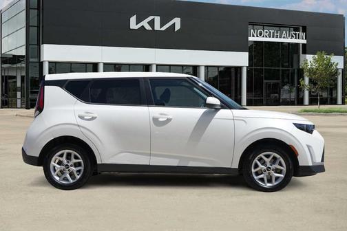 Snow White Pearl 2024 Kia Soul LX