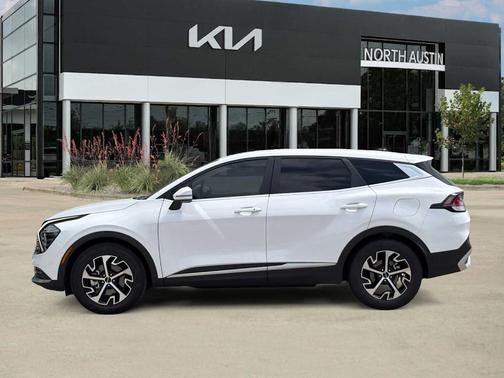 Glacial White Pearl 2025 Kia Sportage EX