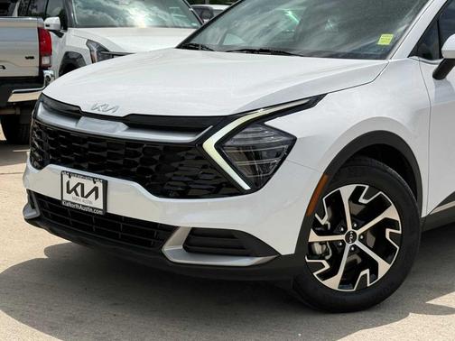 Glacial White Pearl 2025 Kia Sportage EX