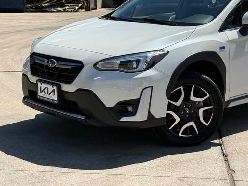 Sun Blaze Pearl 2024 Subaru Crosstrek Premium