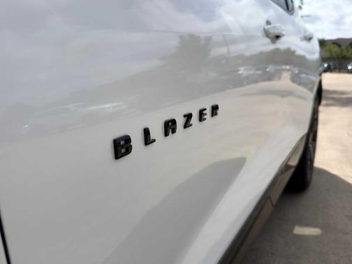 Summit White 2019 Chevrolet Blazer RS