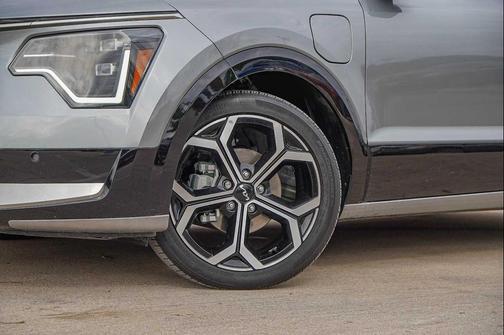 2024 Kia Niro Plug-In Hybrid SX Touring