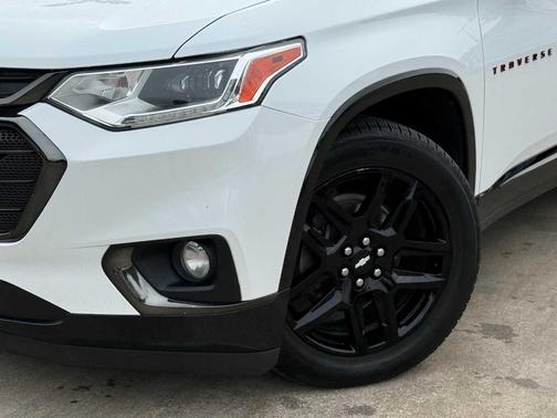 Summit White 2018 Chevrolet Traverse Premier