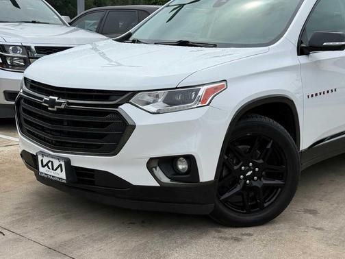 Summit White 2018 Chevrolet Traverse Premier