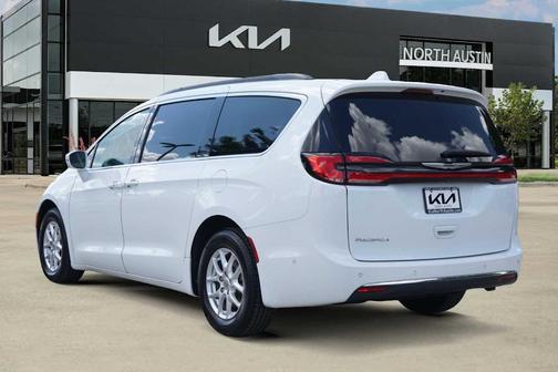 Bright White Clearcoat 2022 Chrysler Pacifica Touring-L