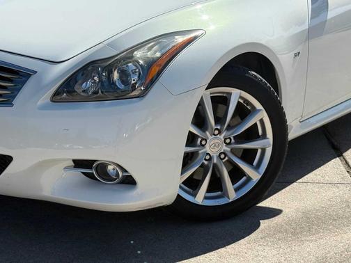 Moonlight White 2014 INFINITI Q60 Journey