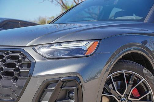 Daytona Gray Pearl Effect 2024 Audi SQ5 3.0T Premium Plus