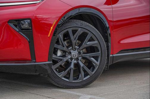 2025 Toyota Crown Signia LIMITED