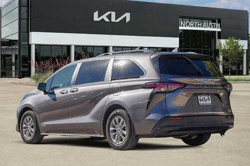 2021 Toyota Sienna XLE