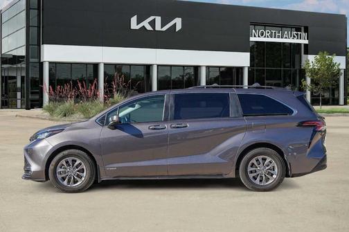 2021 Toyota Sienna XLE