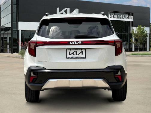 Snow White Pearl 2024 Kia Seltos S