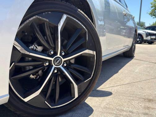 Brilliant Silver Metallic 2025 Nissan Altima SR