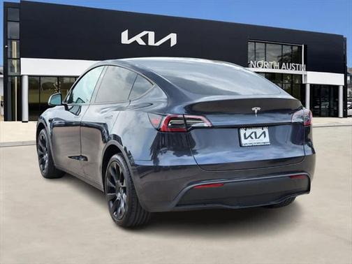 2024 Tesla Model Y Base