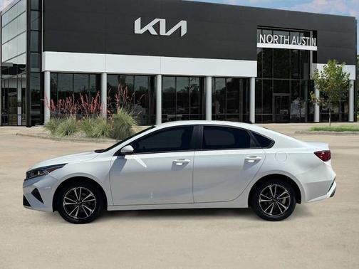 Snow White Pearl 2023 Kia Forte LXS