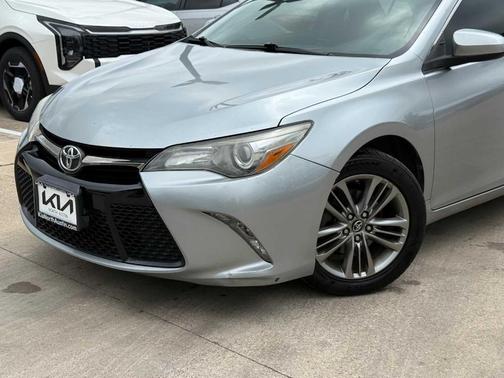 Celestial Silver Metallic 2016 Toyota Camry SE
