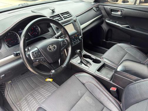 Celestial Silver Metallic 2016 Toyota Camry SE