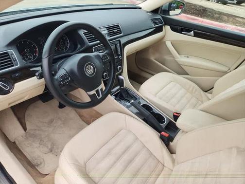 2014 Volkswagen Passat Auto SEL Premium