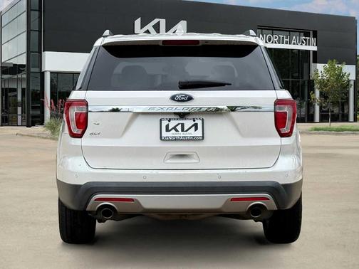 White Platinum Tri-Coat Metallic 2017 Ford Explorer XLT