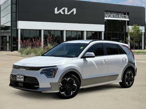 Snow White Pearl 2023 Kia Niro EV Wave