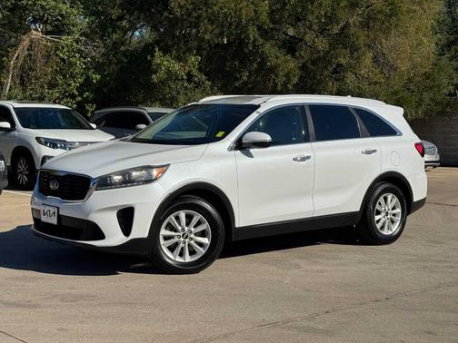Snow White Pearl 2019 Kia Sorento LX V6