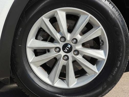 Snow White Pearl 2019 Kia Sorento LX V6