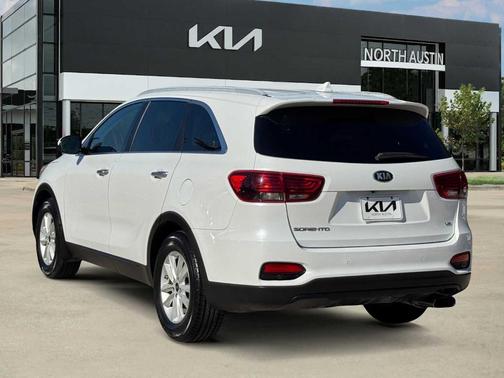 Snow White Pearl 2019 Kia Sorento LX V6