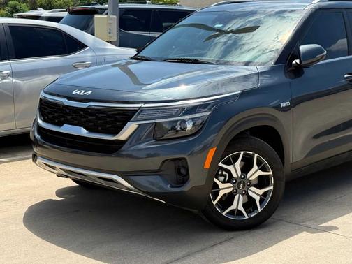Gravity Gray 2023 Kia Seltos EX
