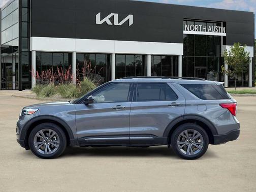 Carbonized Gray Metallic 2024 Ford Explorer XLT