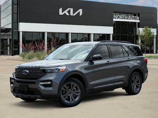 Carbonized Gray Metallic 2024 Ford Explorer XLT