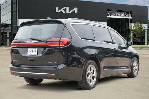 Brilliant Black Crystal Pearlcoat 2022 Chrysler Pacifica Limited