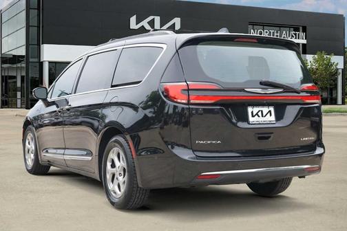 Brilliant Black Crystal Pearlcoat 2022 Chrysler Pacifica Limited