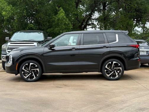 2022 Mitsubishi Outlander ES