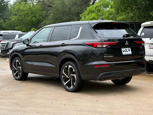 2022 Mitsubishi Outlander ES