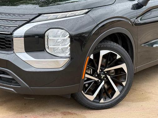 Black Diamond 2022 Mitsubishi Outlander ES