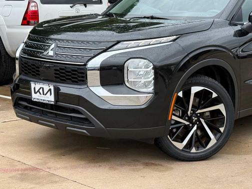 Black Diamond 2022 Mitsubishi Outlander ES