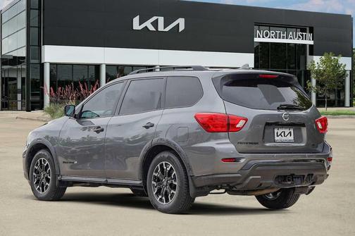 2020 Nissan Pathfinder SV